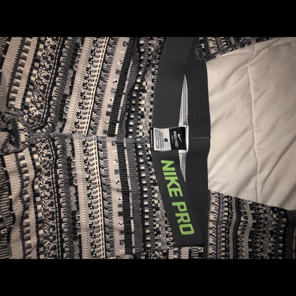 Nike women small compression leggings